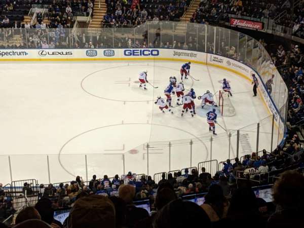 Madison Square Garden, bloc: 213, rangée: 9, place: 6