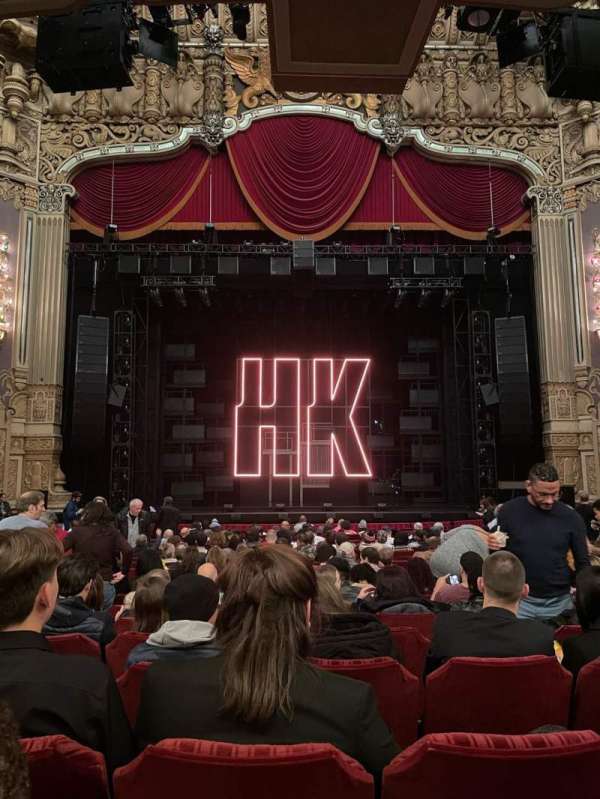 James M. Nederlander Theatre, bloc: Orchestra C, rangée: U, place: 107