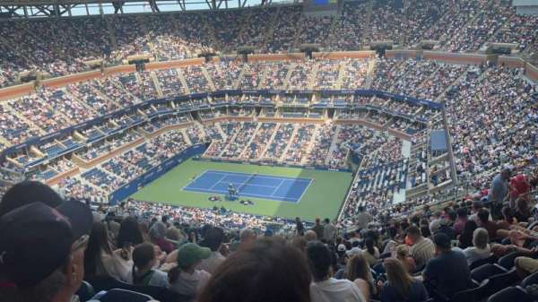 Arthur Ashe Stadium, bloc: 334, rangée: U, place: 9