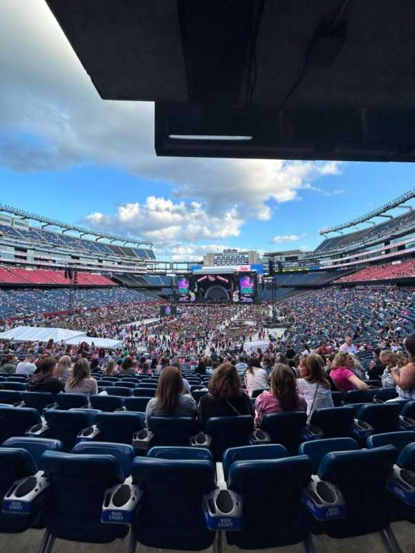 Gillette Stadium, bloc: 140, rangée: 35, place: 8-9