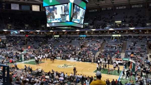 BMO Harris Bradley Center, bloc: 212, rangée: W, place: 12