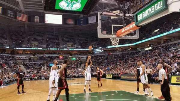 BMO Harris Bradley Center, bloc: 102, rangée: BBB, place: 1