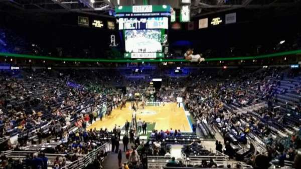 BMO Harris Bradley Center, bloc: 221, rangée: Y, place: 3