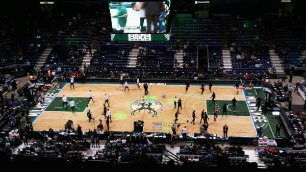 BMO Harris Bradley Center, bloc: 443, rangée: T, place: 12