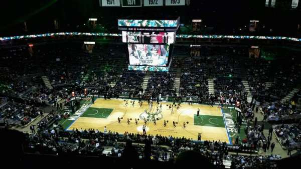 BMO Harris Bradley Center, bloc: 421, rangée: T, place: 10