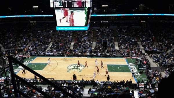 BMO Harris Bradley Center, bloc: 443, rangée: F, place: 11