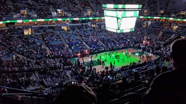 BMO Harris Bradley Center, bloc: 404, rangée: P, place: 13