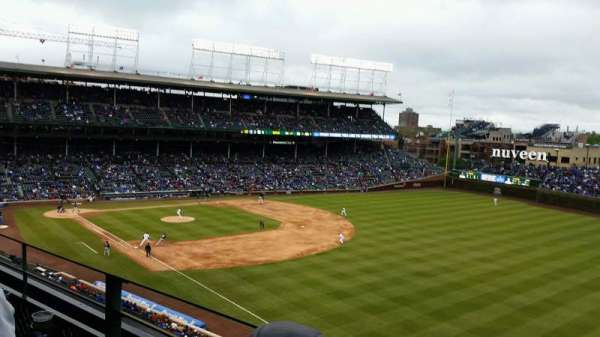 Wrigley Field, bloc: 330R, rangée: 2, place: 17