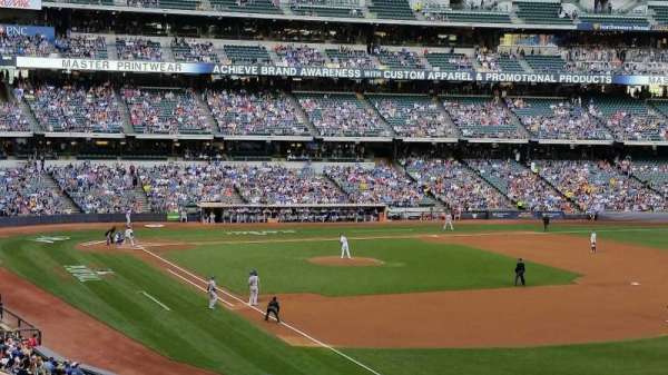 American Family Field, bloc: 207, rangée: 11, place: 4