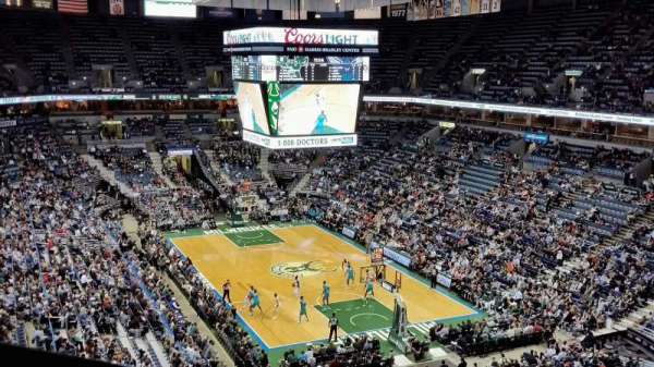 BMO Harris Bradley Center, bloc: 414, rangée: H, place: 14