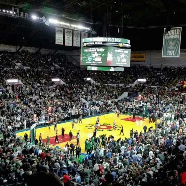 UW-Milwaukee Panther Arena, bloc: 329, rangée: 11, place: 16