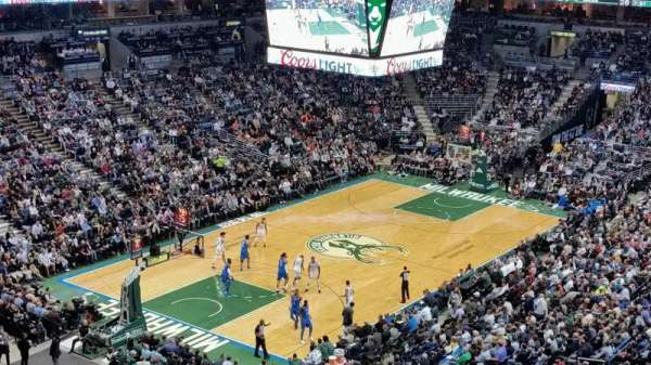 BMO Harris Bradley Center, bloc: 406, rangée: J, place: 10