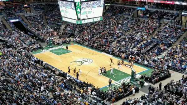 BMO Harris Bradley Center, bloc: 438, rangée: S, place: 7