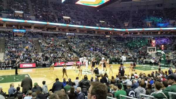 BMO Harris Bradley Center, bloc: 215, rangée: H, place: 12