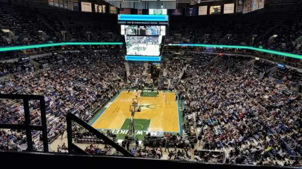 BMO Harris Bradley Center, bloc: 410, rangée: F, place: 12