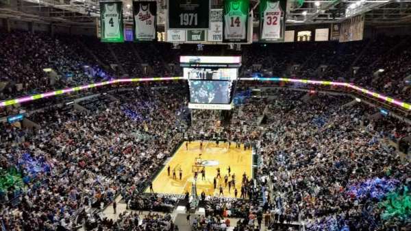 BMO Harris Bradley Center, bloc: 410, rangée: P, place: 10