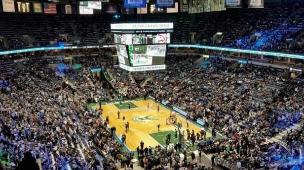 BMO Harris Bradley Center, bloc: 414, rangée: M, place: 8