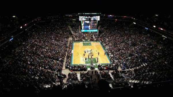 BMO Harris Bradley Center, bloc: 412, rangée: X, place: 2