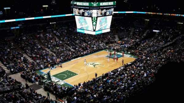 BMO Harris Bradley Center, bloc: 405, rangée: S, place: 12