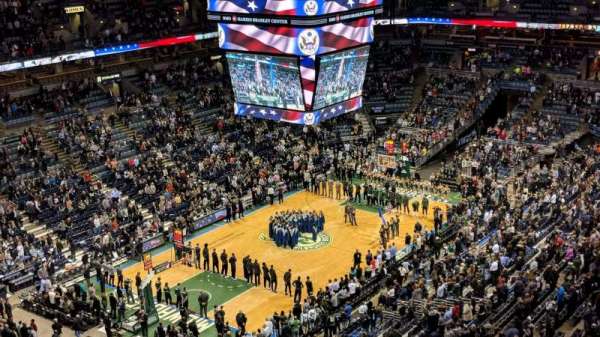 BMO Harris Bradley Center, bloc: 428, rangée: U, place: 7