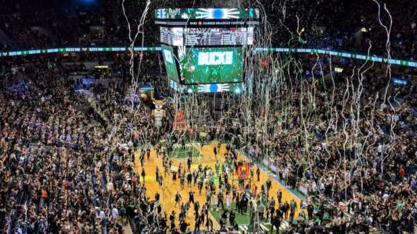 BMO Harris Bradley Center, bloc: 413, rangée: K, place: 5