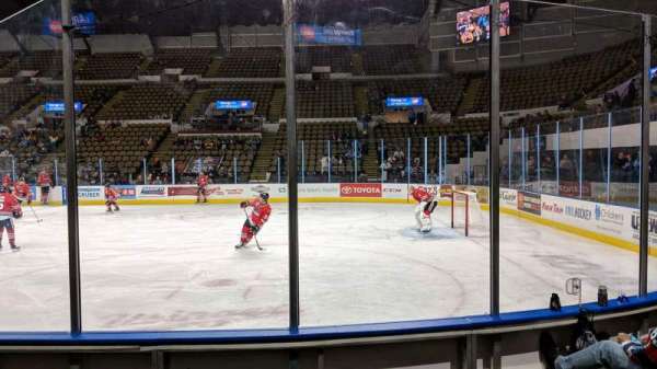 UW-Milwaukee Panther Arena, bloc: 205, rangée: 4, place: 4