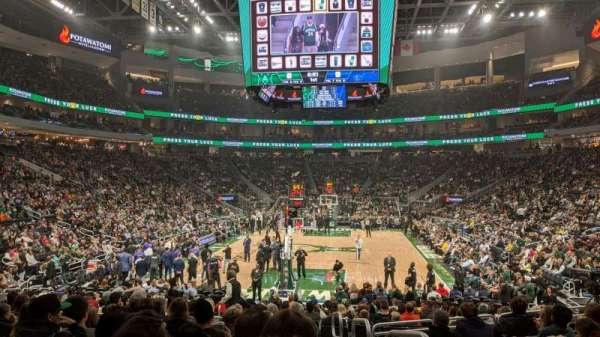 Fiserv Forum, bloc: 112, rangée: 13, place: 1