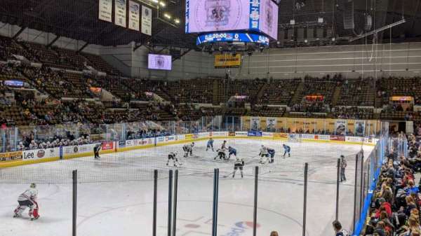 UW-Milwaukee Panther Arena, bloc: 230, rangée: 5, place: 11