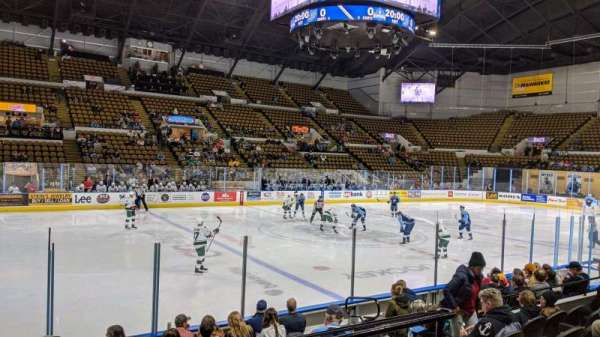 UW-Milwaukee Panther Arena, bloc: 226, rangée: 6, place: 10