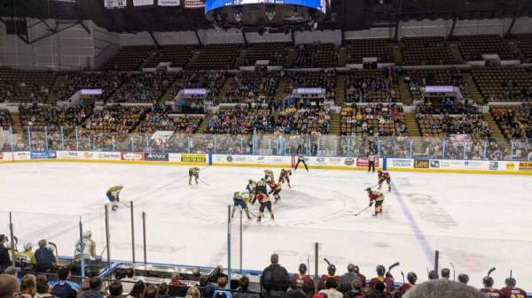 UW-Milwaukee Panther Arena, bloc: 212, rangée: 10, place: 12
