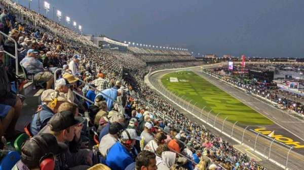 Daytona International Speedway, bloc: 375, rangée: 14, place: 6