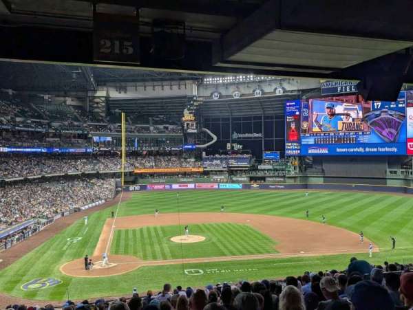 American Family Field, bloc: 215, rangée: 19, place: 11