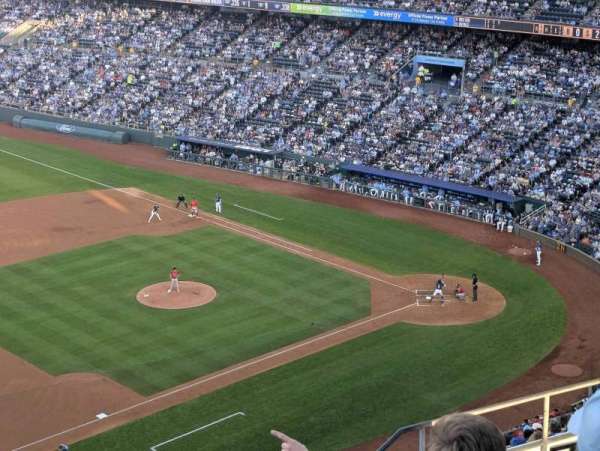Kauffman Stadium, bloc: 407, rangée: EE, place: 15