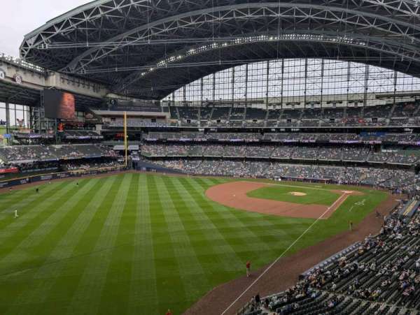 American Family Field, bloc: Casamigos