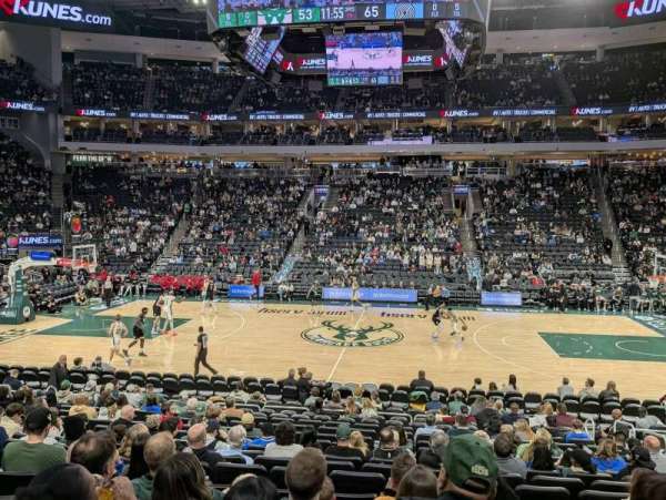 Fiserv Forum, bloc: 106, rangée: 14, place: 16