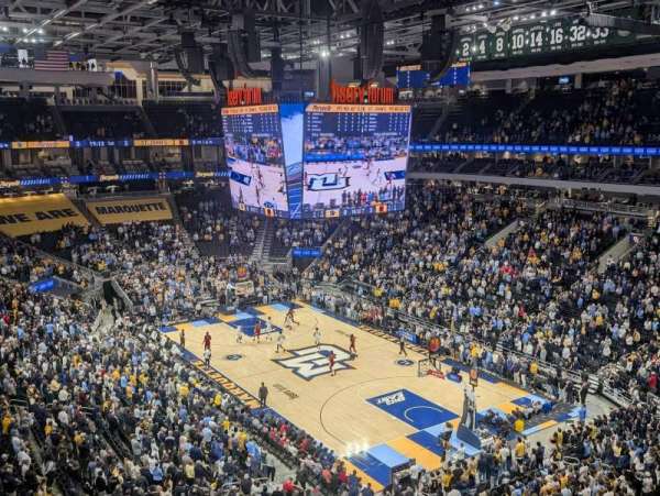 Fiserv Forum, bloc: 218, rangée: 3, place: 8