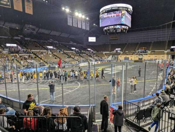 UW-Milwaukee Panther Arena, bloc: 211, rangée: 4, place: 11