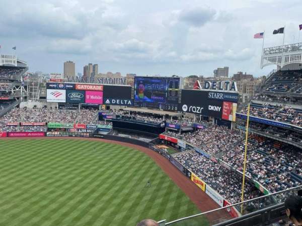 Yankee Stadium, bloc: 413, rangée: 3, place: 7