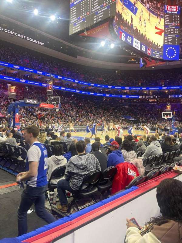 Xfinity Mobile Arena, bloc: 111, rangée: 2, place: 1