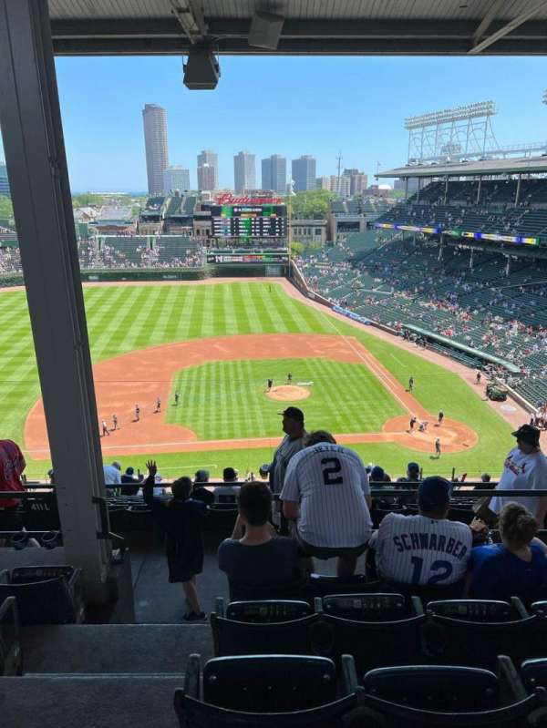 Wrigley Field, bloc: 412L, rangée: 5, place: 1