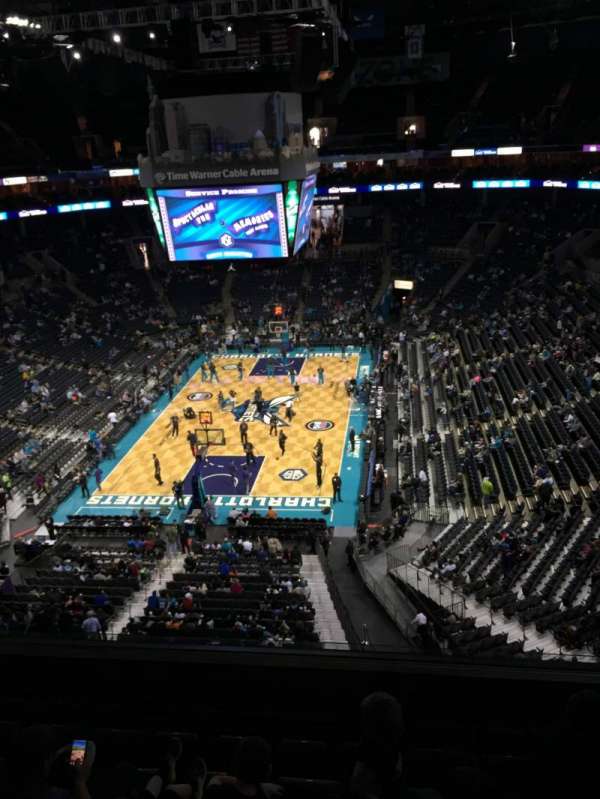 Spectrum Center, bloc: 216, rangée: C, place: 14