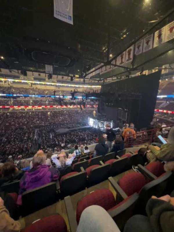 United Center, bloc: 201, rangée: 8, place: 7