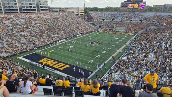 Kinnick Stadium, bloc: 333, rangée: 17, place: 4