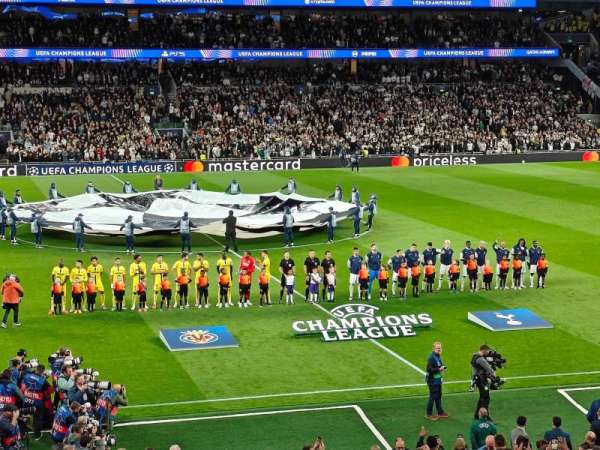 Tottenham Hotspur Stadium, bloc: Suite 215, rangée: 1, place: 4