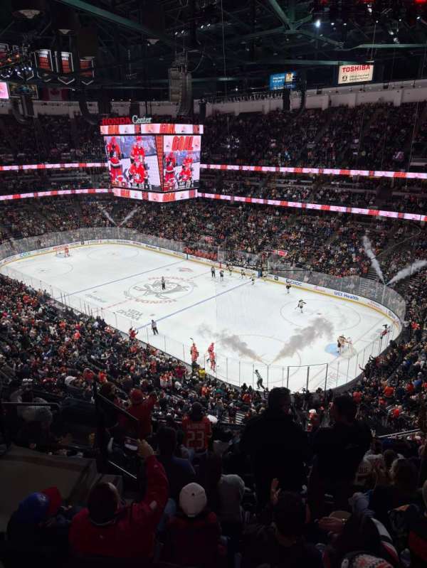 Honda Center, bloc: 428, rangée: H, place: 7