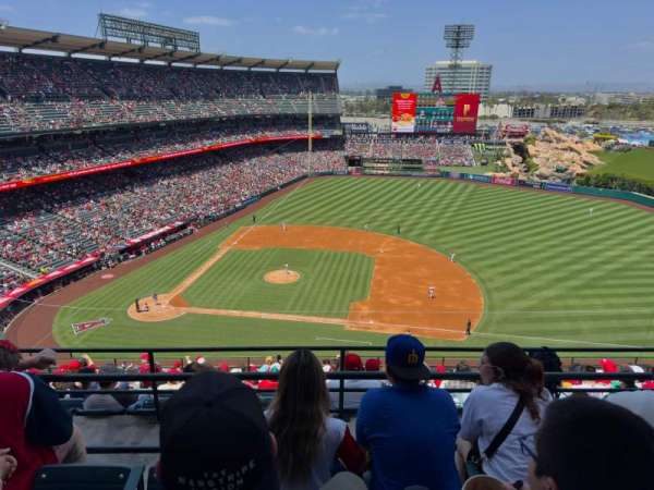 Angel Stadium, bloc: 528, rangée: C, place: 7