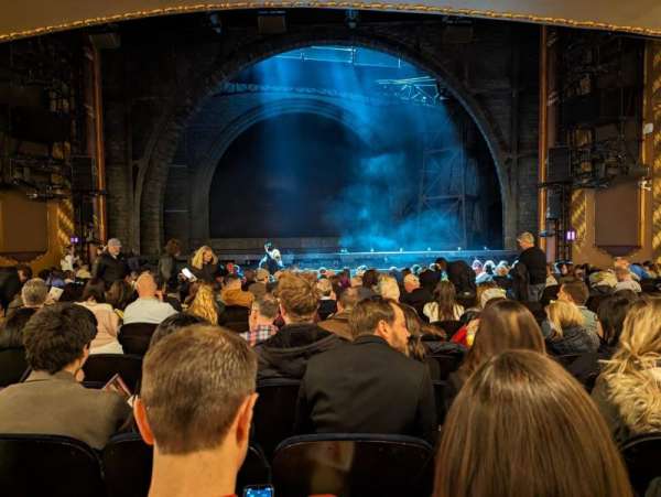 Lunt-Fontanne Theatre, bloc: Orchestra C, rangée: R, place: 109