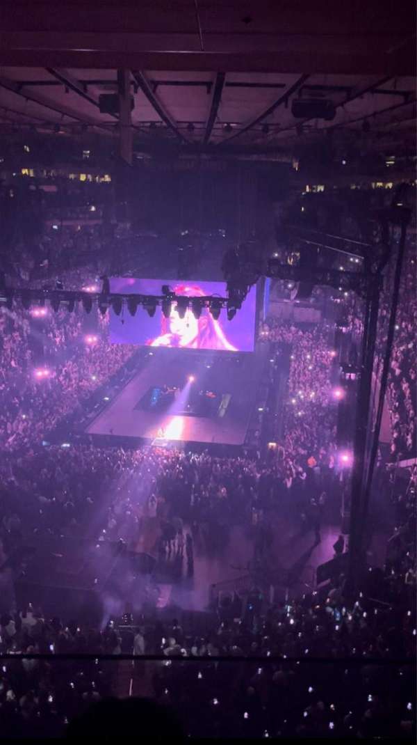 Madison Square Garden, bloc: 417, rangée: 2, place: 18