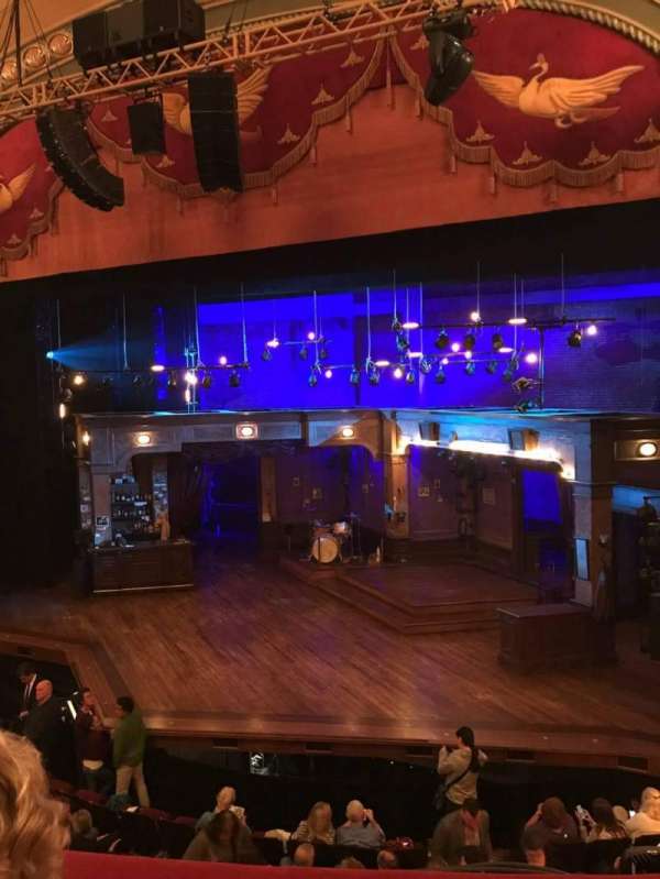 Bernard B. Jacobs Theatre, bloc: Mezzanine R, rangée: B, place: 6