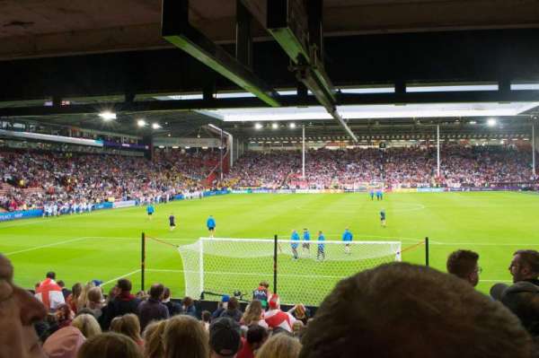 Bramall Lane, bloc: BL2, rangée: T, place: 101
